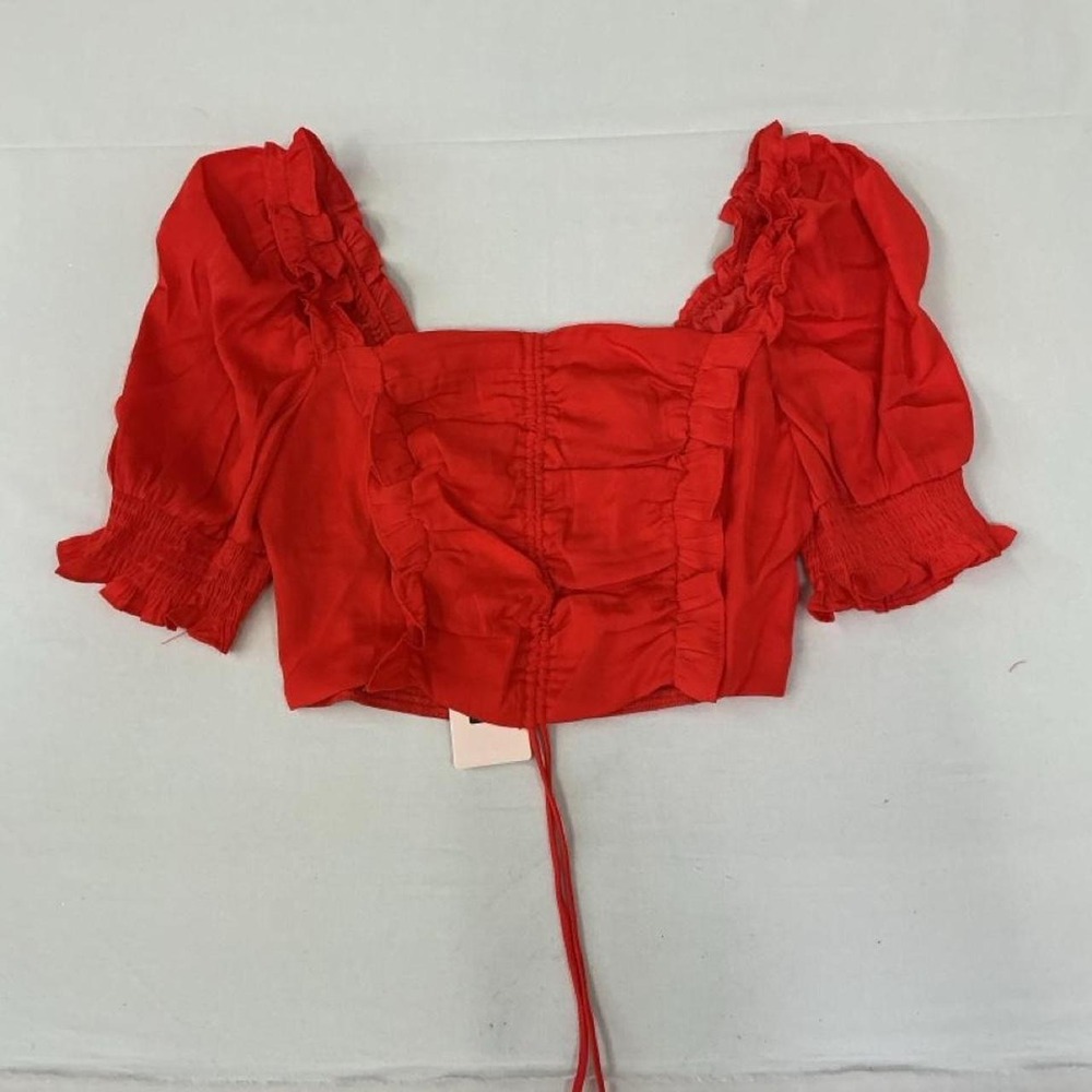 Bright red‎ crop top